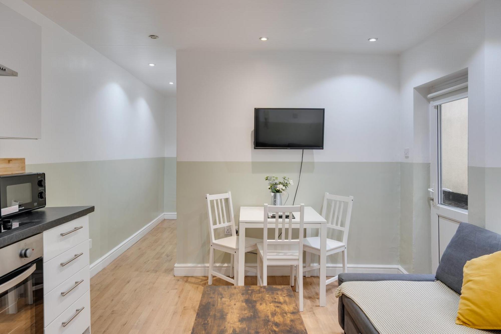 2 Bedroom Apartment For Up To 6 Nr Centre Cardiff Exterior foto